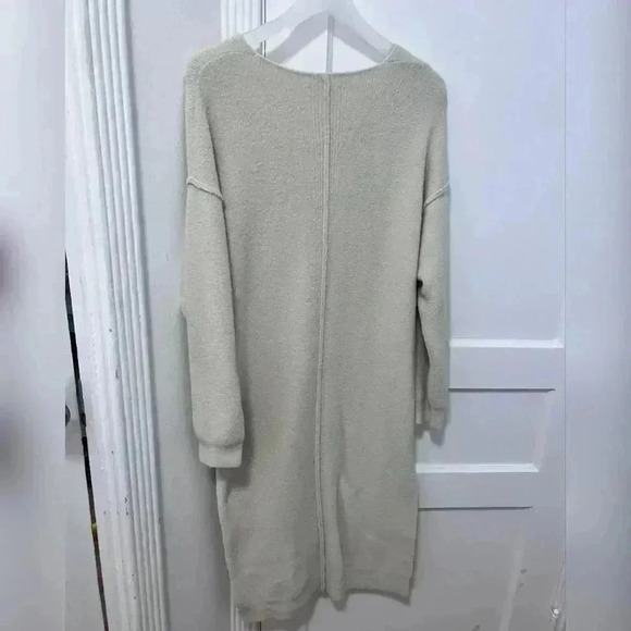 Aritzia Wilfred Free
Hush Knit V-Neck Dress LIKE NEW - Picture 9 of 9